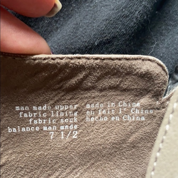 BC shoes 7 1/2 - Picture 8 of 8